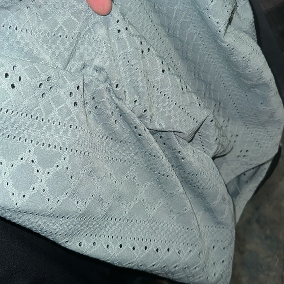 NWOT EYELET V-NECK SHORT SLEEVE TOP OLIVE GREEN WOMENS XL - Picture 2 of 6